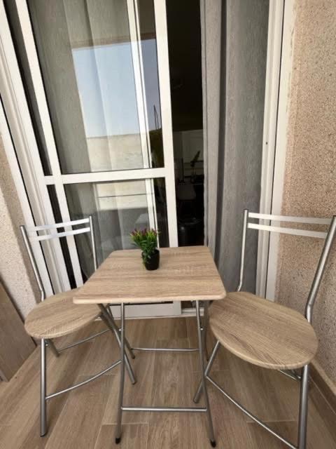 Apartment Eb By Zanis
